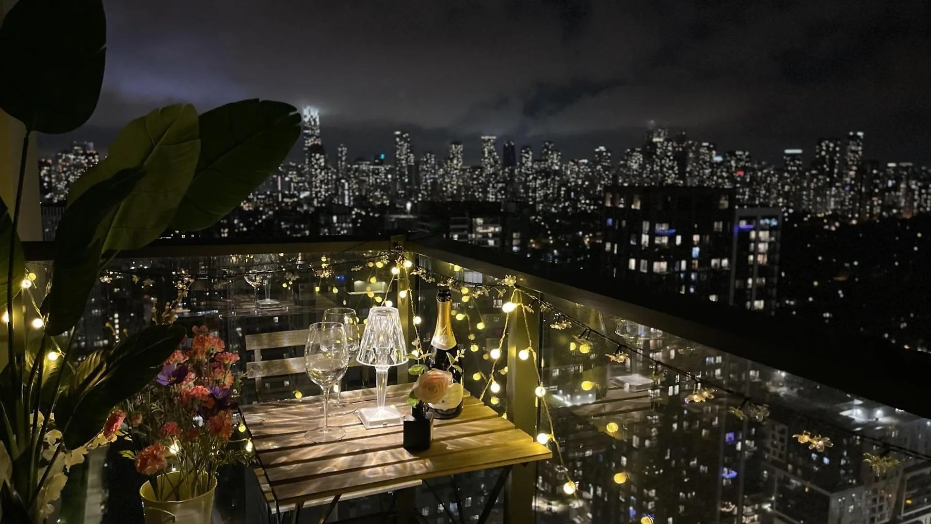 Deluxe Penthouse Two Bedrooms Suites Skyline Cn Tower Lakeview Dt Toronto