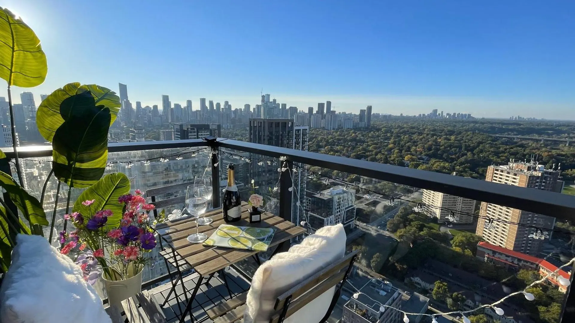 Deluxe Penthouse Two Bedrooms Suites Skyline Cn Tower Lakeview Dt Toronto Aparthotel