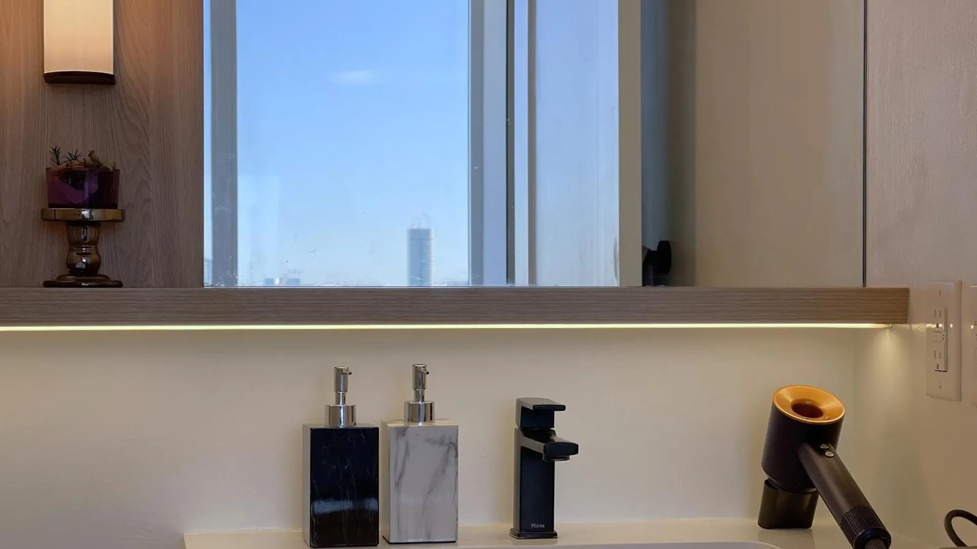 Deluxe Penthouse Two Bedrooms Suites Skyline Cn Tower Lakeview Dt Toronto 0*,  Canada
