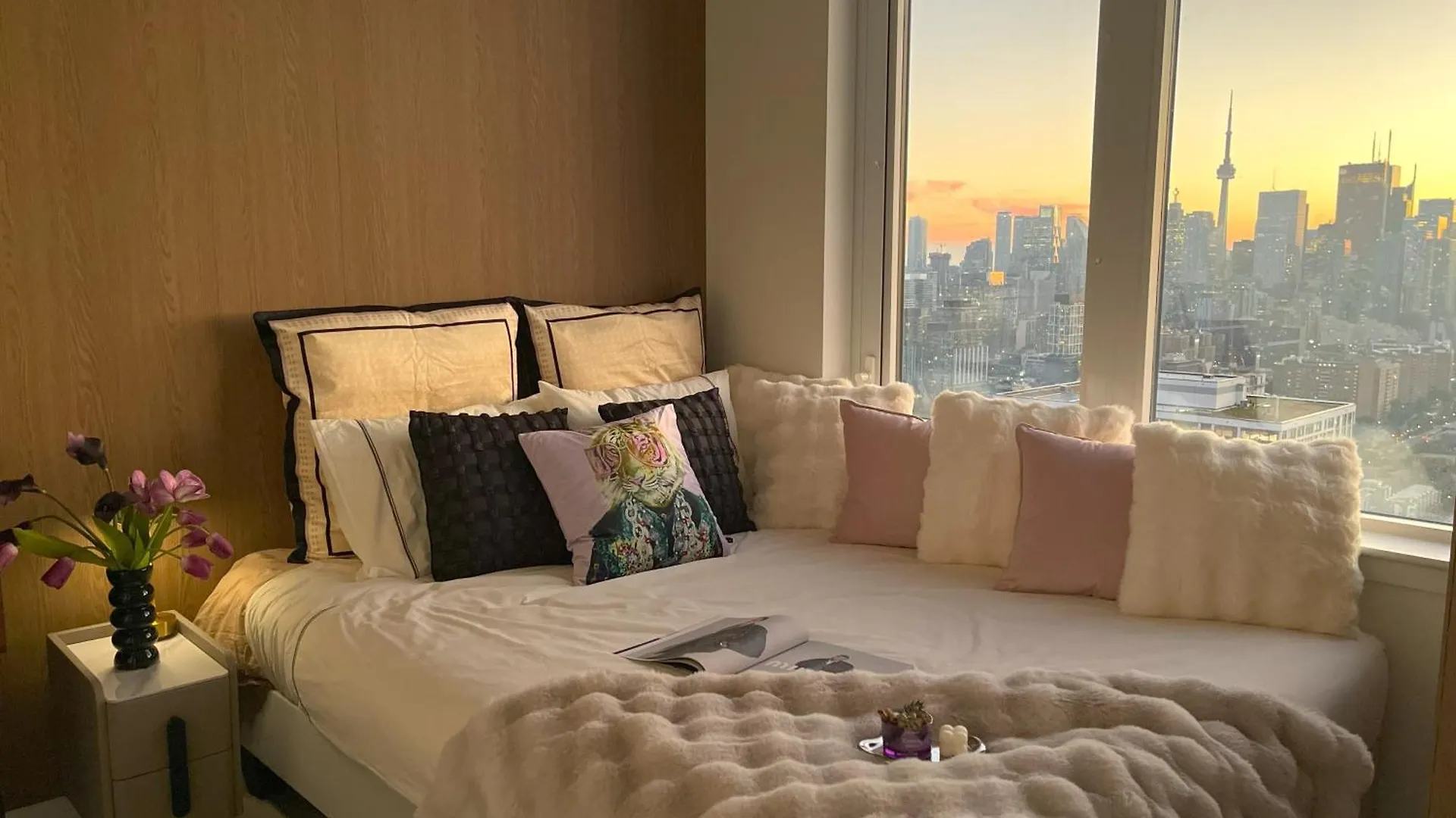 Deluxe Penthouse Two Bedrooms Suites Skyline Cn Tower Lakeview Dt Toronto 0*,  Canada