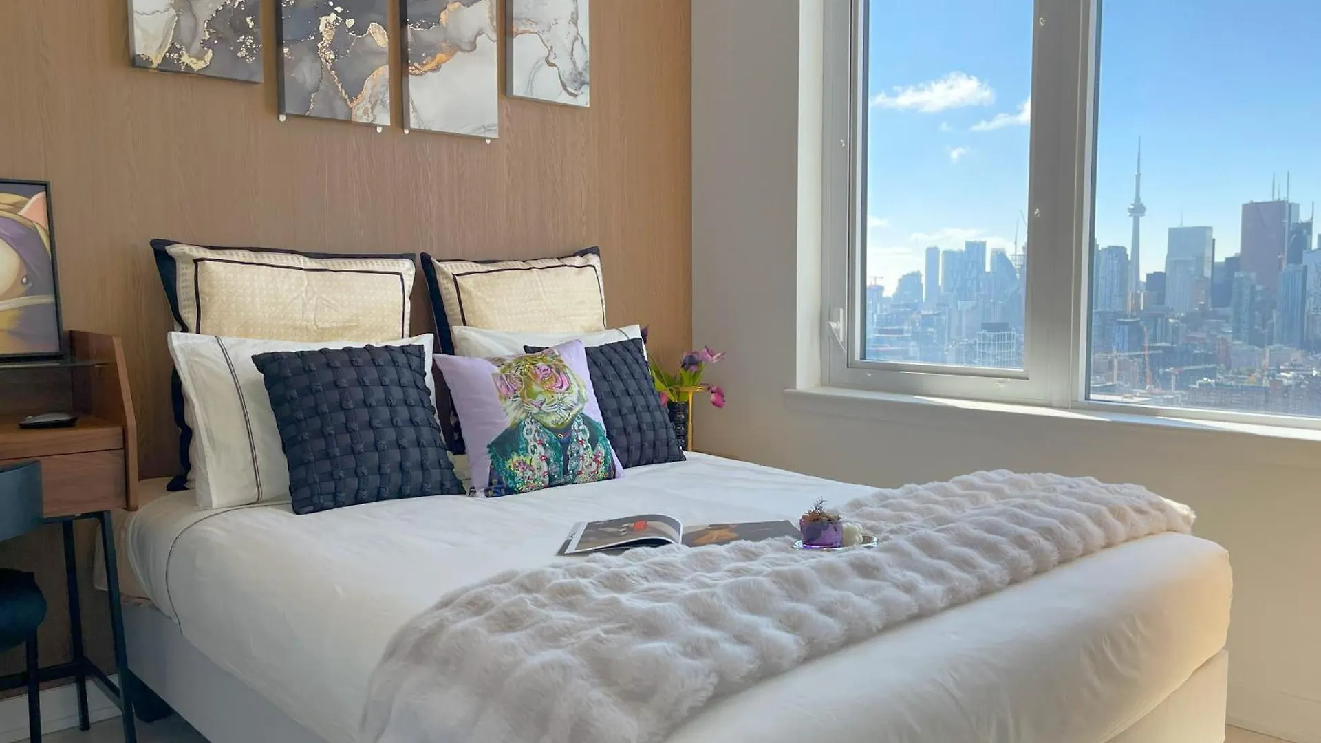 Deluxe Penthouse Two Bedrooms Suites Skyline Cn Tower Lakeview Dt Toronto