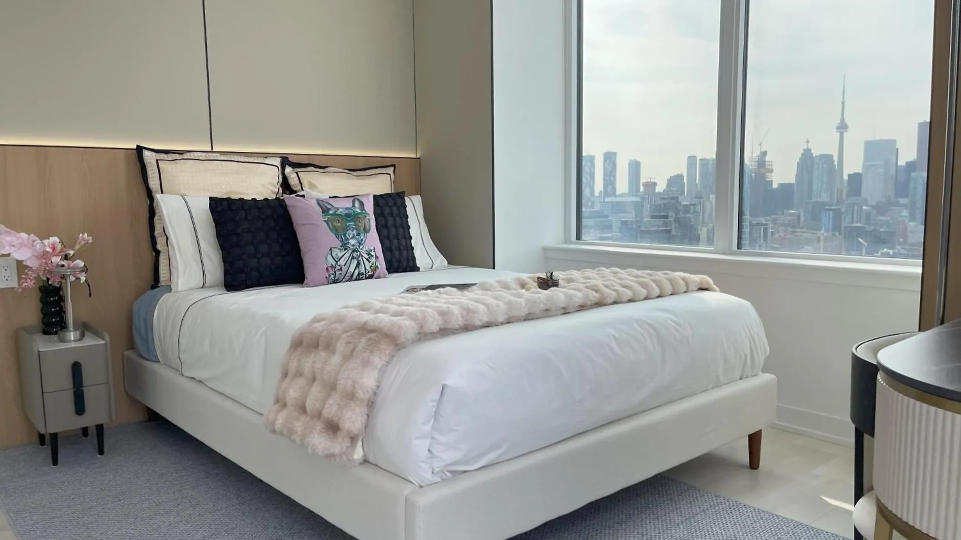 Aparthotel Deluxe Penthouse Two Bedrooms Suites Skyline Cn Tower Lakeview Dt Toronto Canada