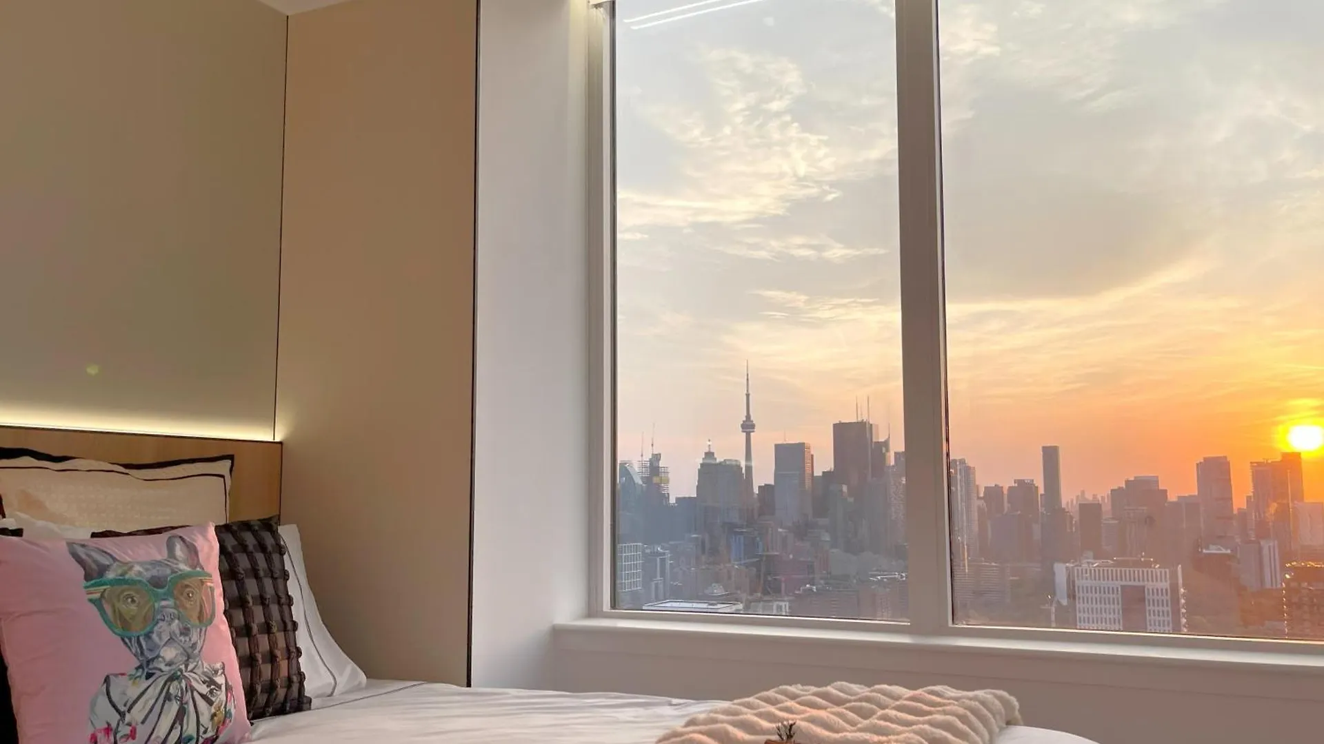 Deluxe Penthouse Two Bedrooms Suites Skyline Cn Tower Lakeview Dt Toronto Canada