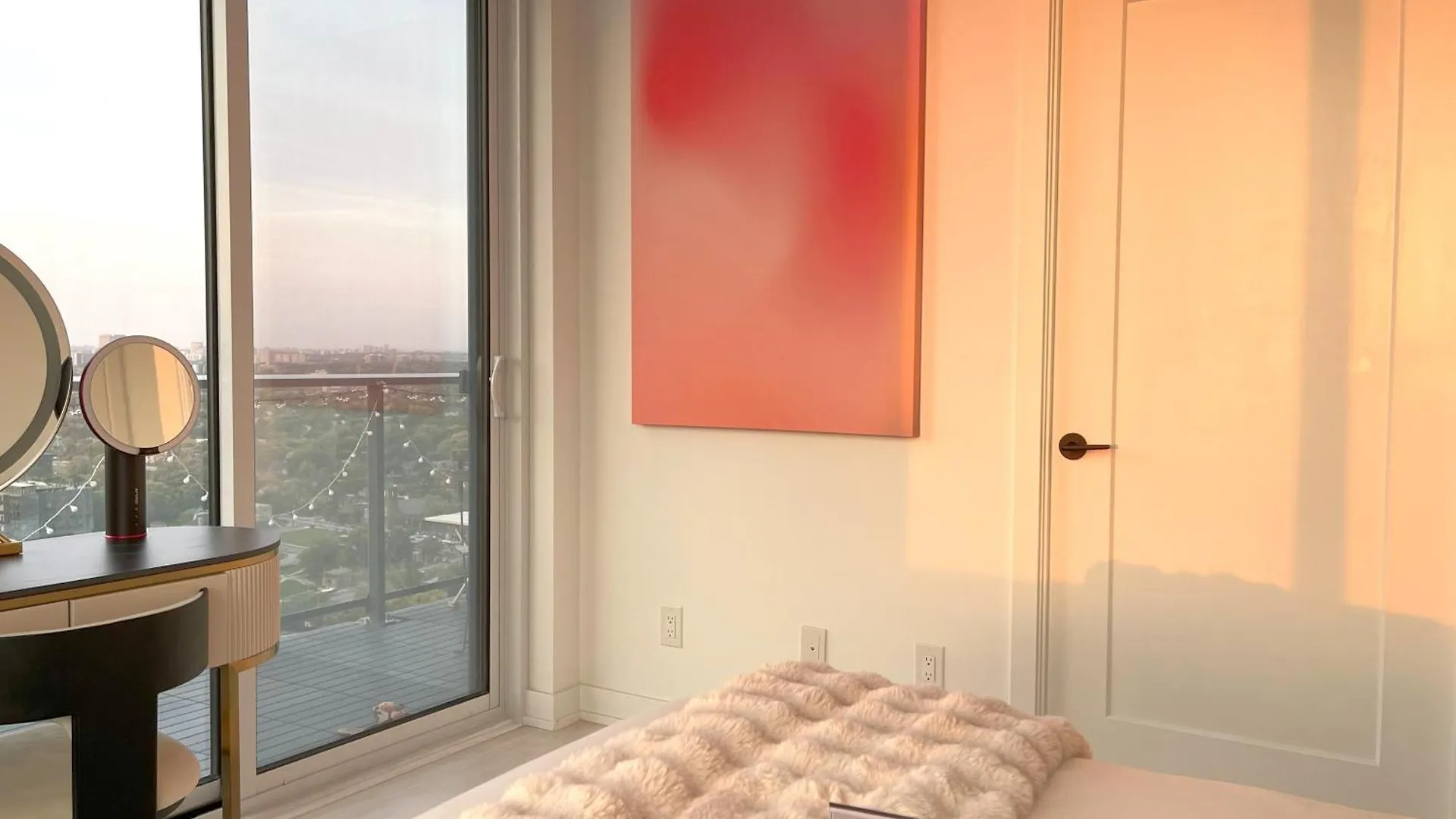 Deluxe Penthouse Two Bedrooms Suites Skyline Cn Tower Lakeview Dt Toronto Canada