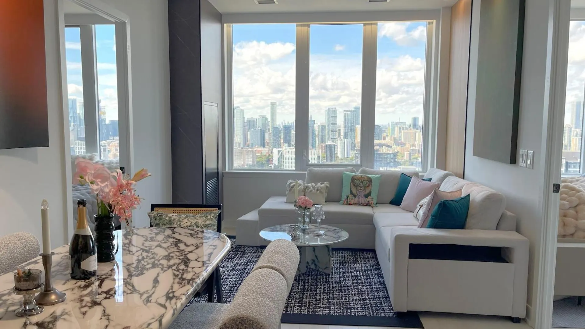 Deluxe Penthouse Two Bedrooms Suites Skyline Cn Tower Lakeview Dt Toronto Aparthotel