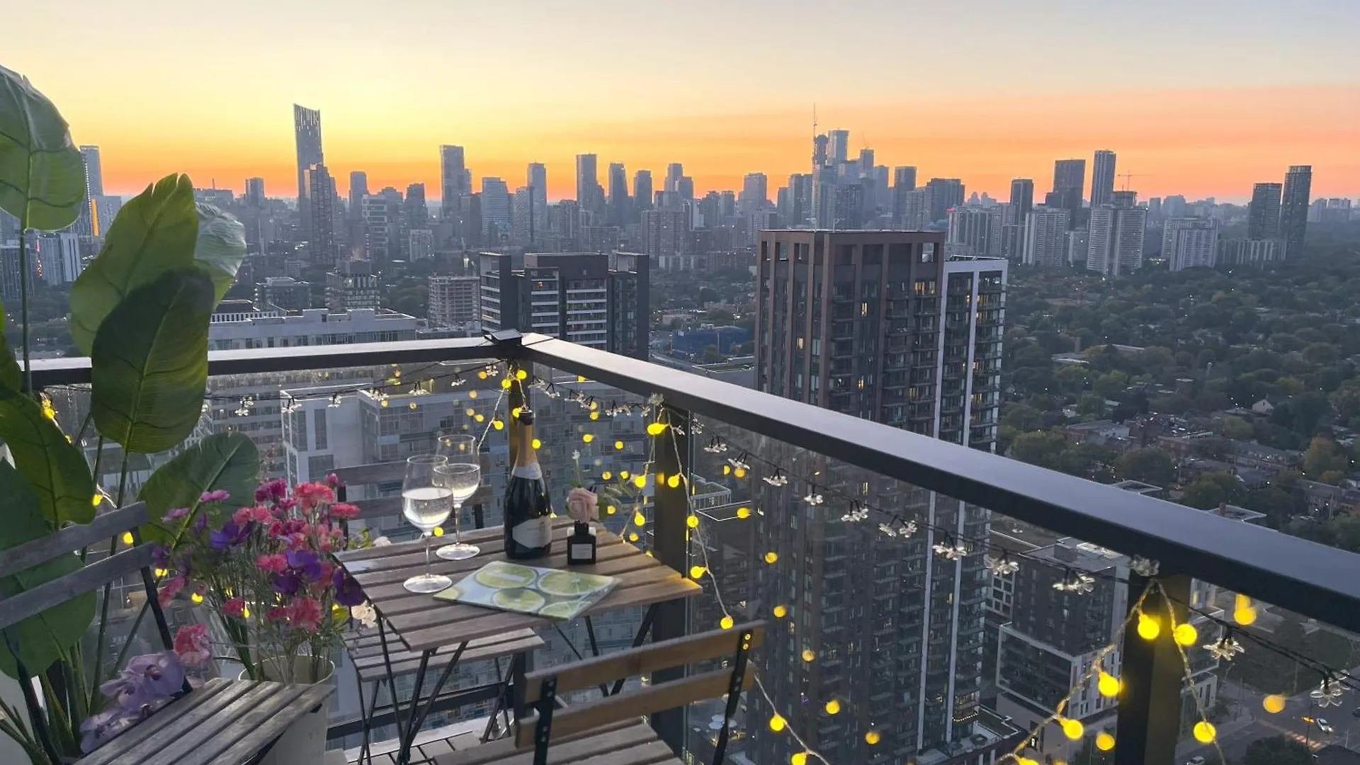 Deluxe Penthouse Two Bedrooms Suites Skyline Cn Tower Lakeview Dt Toronto Apart Otel