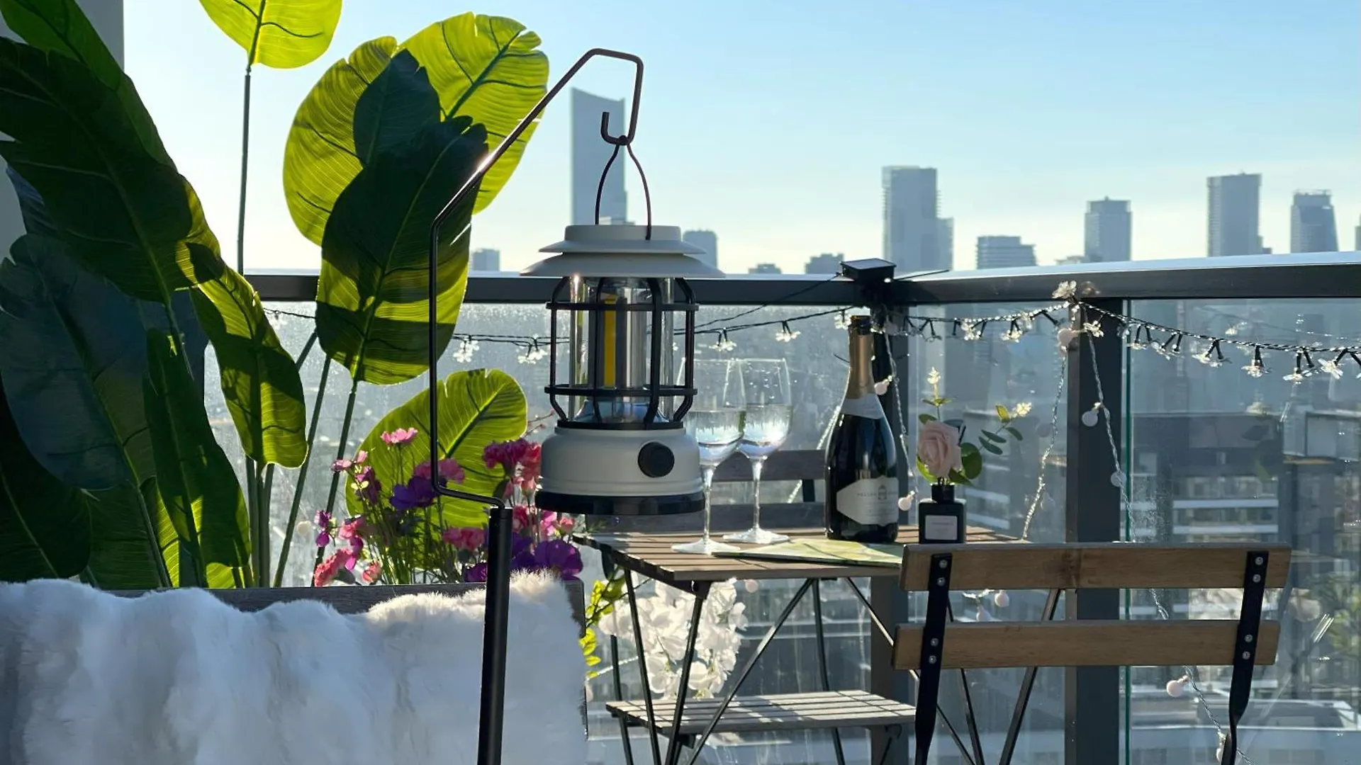 Deluxe Penthouse Two Bedrooms Suites Skyline Cn Tower Lakeview Dt Toronto