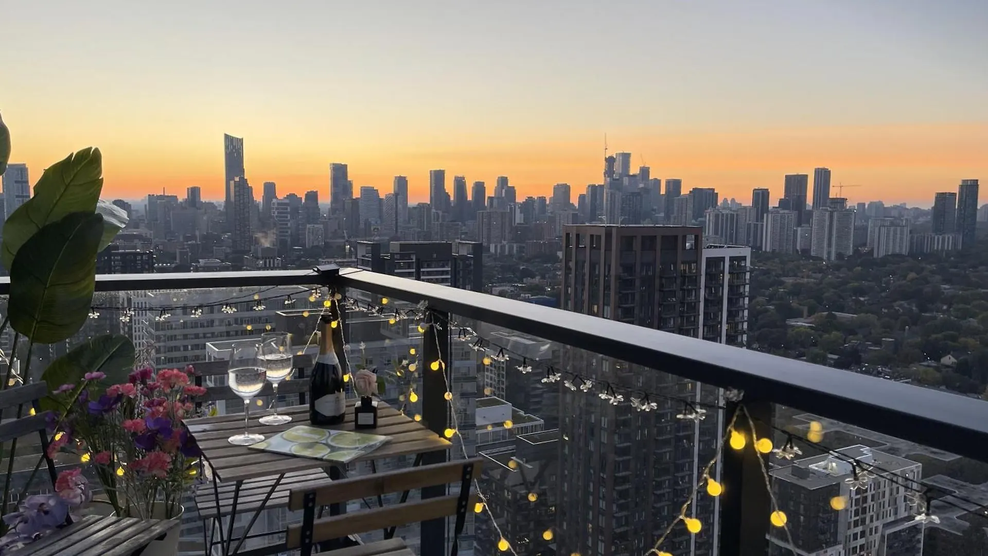 Deluxe Penthouse Two Bedrooms Suites Skyline Cn Tower Lakeview Dt Toronto Kanada
