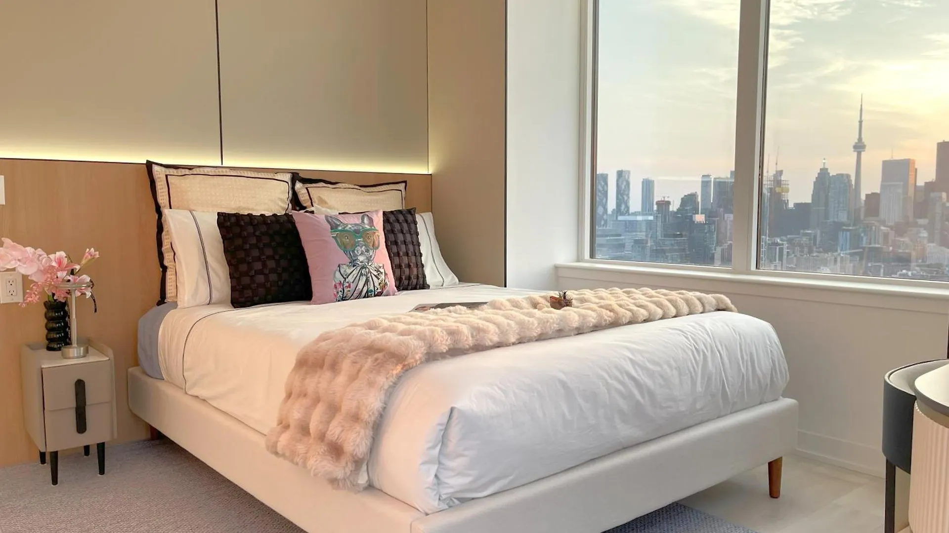 Apart Otel Deluxe Penthouse Two Bedrooms Suites Skyline Cn Tower Lakeview Dt Toronto