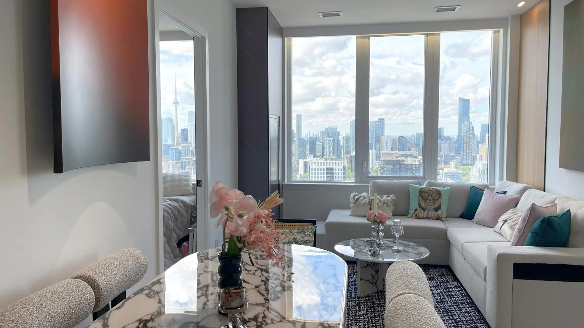 Deluxe Penthouse Two Bedrooms Suites Skyline Cn Tower Lakeview Dt Toronto 0*,  Kanada