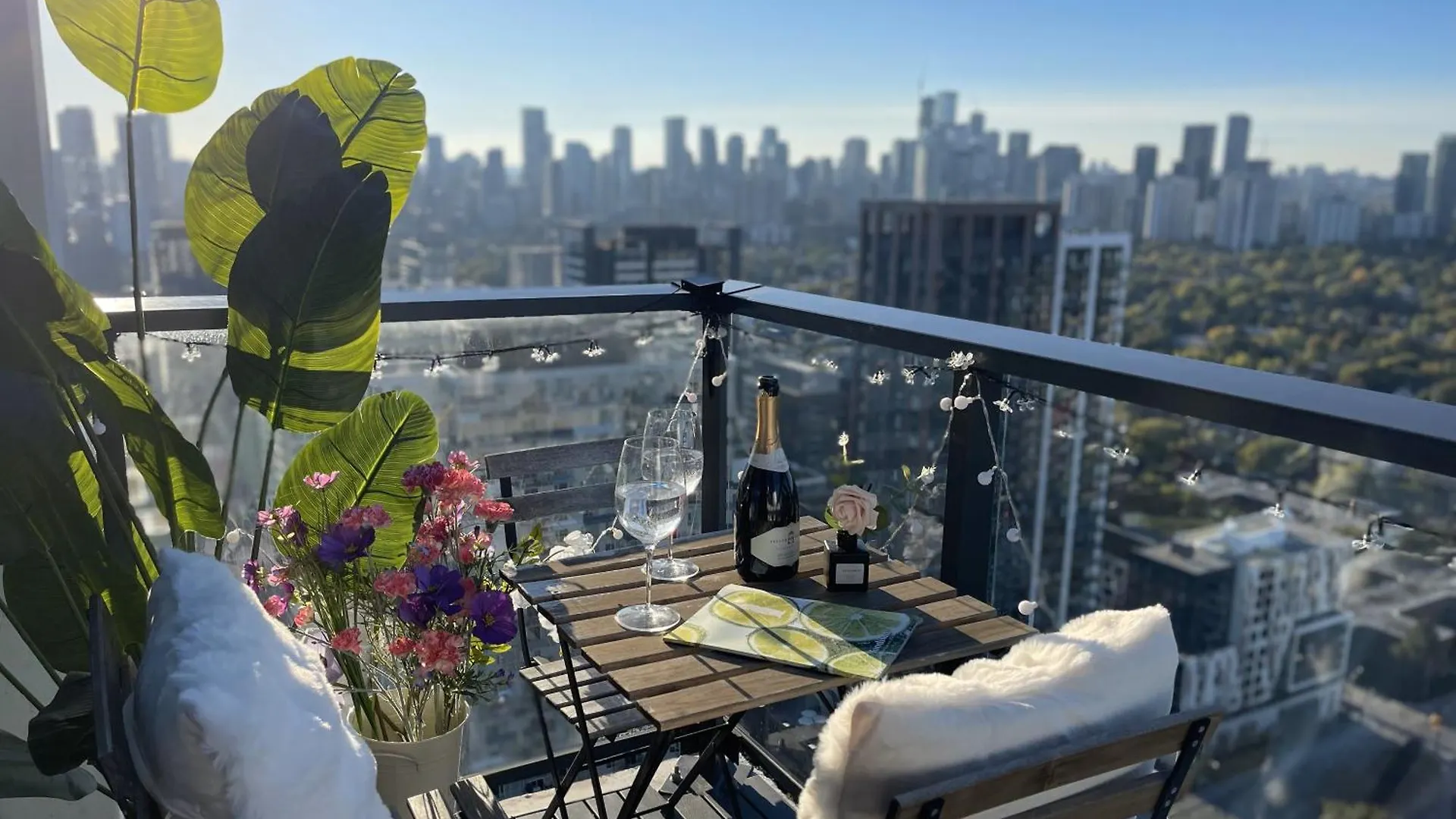 Deluxe Penthouse Two Bedrooms Suites Skyline Cn Tower Lakeview Dt Toronto 0*,  Canada