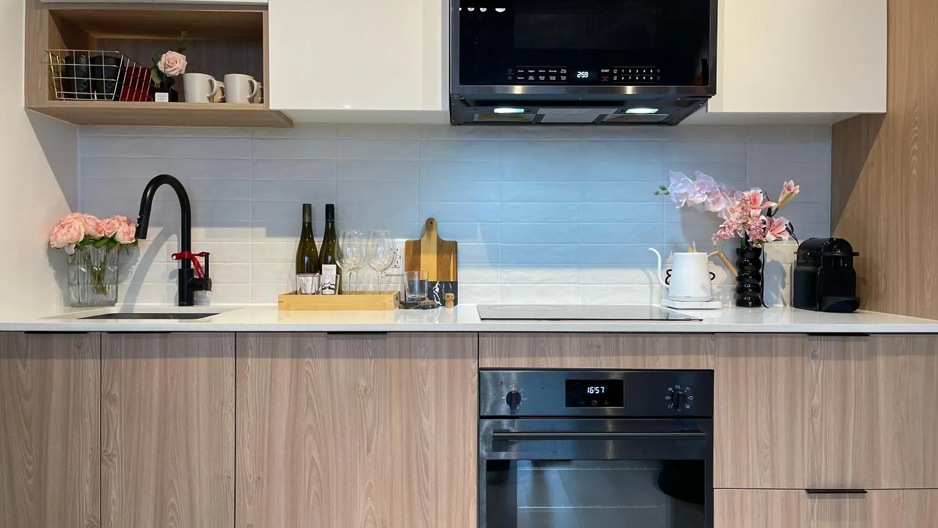 Deluxe Penthouse Two Bedrooms Suites Skyline Cn Tower Lakeview Dt Toronto