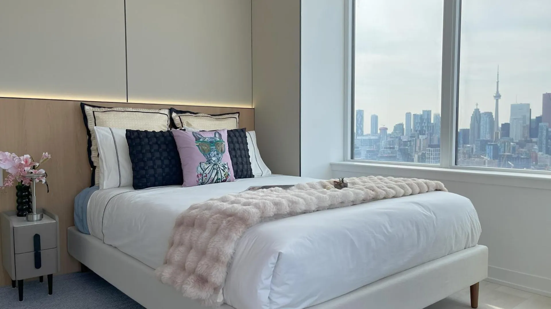 Deluxe Penthouse Two Bedrooms Suites Skyline Cn Tower Lakeview Dt Toronto